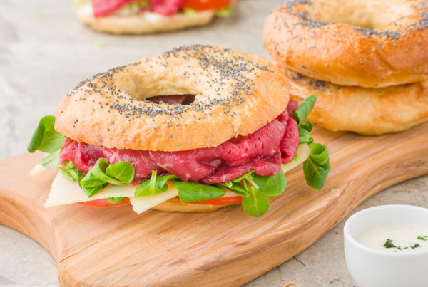 Bagel farcito con carpaccio