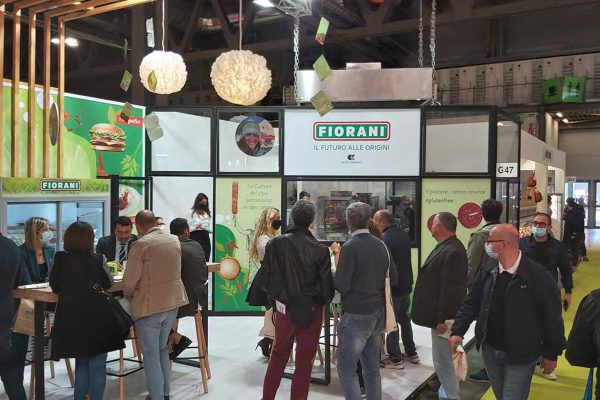 lo-stand-Fiorani-nei-primi-giorni-di-apertura