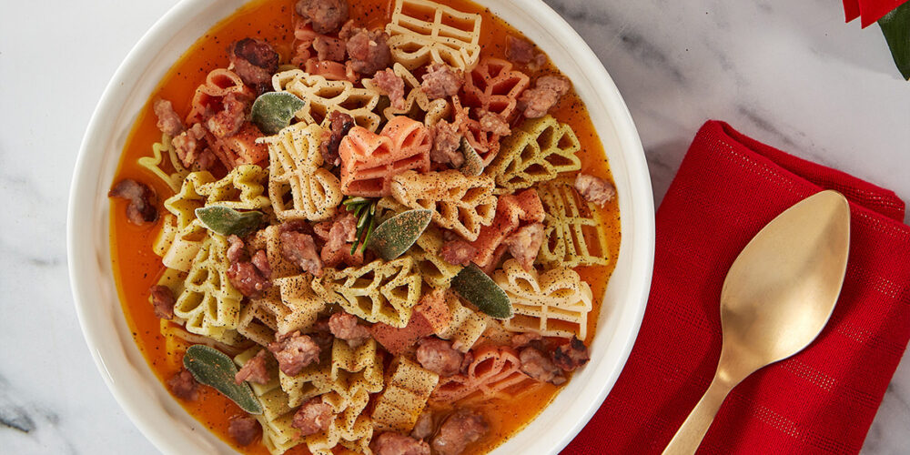 Pasta with pumpkin cream and sausage