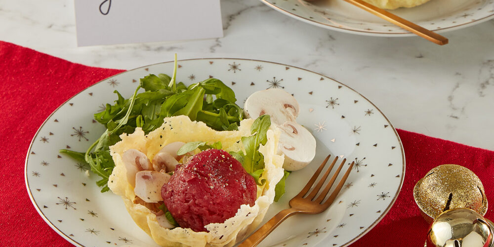 Cestino di grana e tartare con funghi freschi