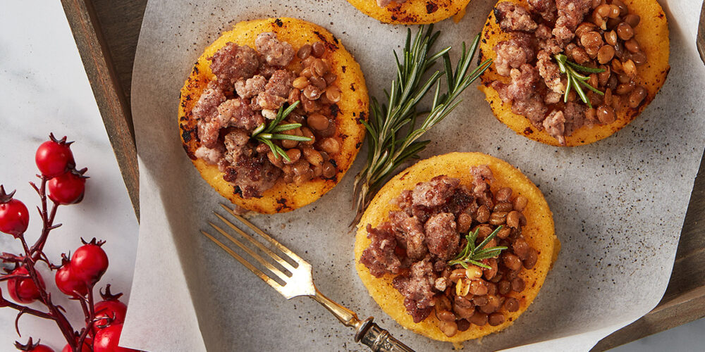 Polenta canapés with lentils and salami paste